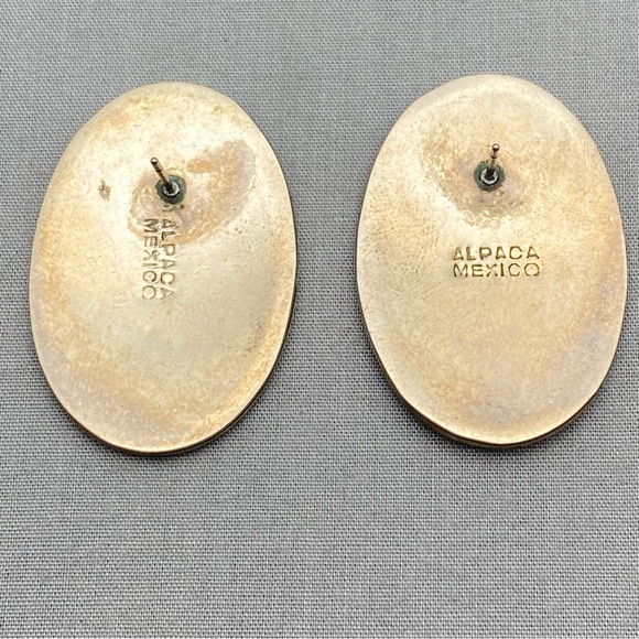 Mexico Alpaca Silver Oval Earrings with Floral Patterned Mother of Pearl Inlay - Picture 8 of 9